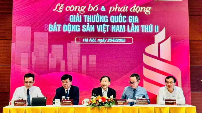 Lễ công bố và phát động Giải thưởng Quốc gia Bất động sản Việt Nam lần thứ II. (Ảnh: HNV) congbogt3.jpg