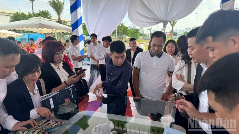 Chuẩn hoá góp phần đưa nghề môi giới Việt Nam hội nhập quốc tế. ndo_br_mgvbds.jpg