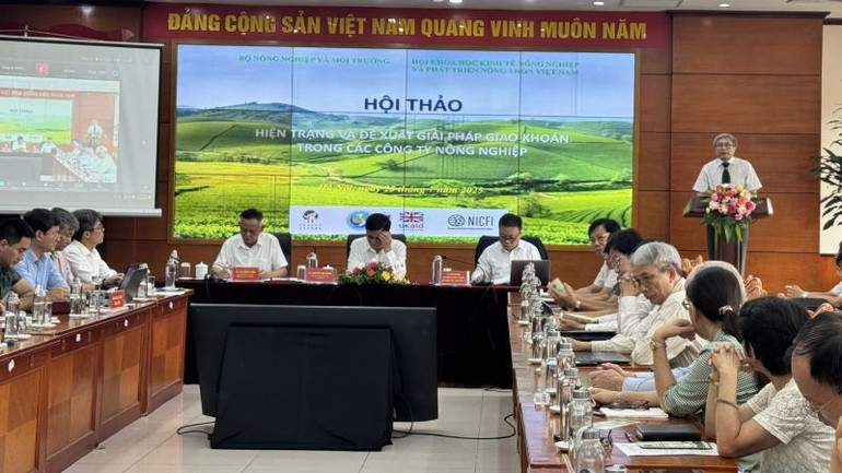 Quang cảnh Hội nghị trực tiếp tại điểm cầu Hà Nội. (Ảnh: HNV) giaokhoan3.jpg