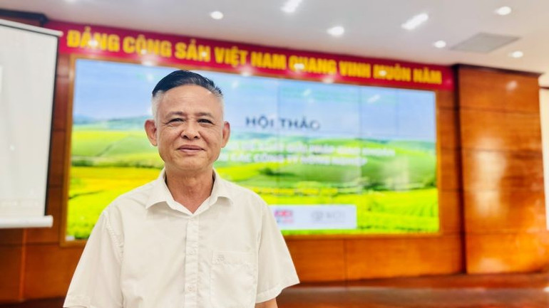 Tiến sĩ Hà Công Tuấn, Chủ tịch Hội Khoa học kinh tế nông nghiệp và phát triển nông thôn Việt Nam, nguyên Thứ trưởng Nông nghiệp và Môi trường. (Ảnh: HNV) giaokhoan6.jpg