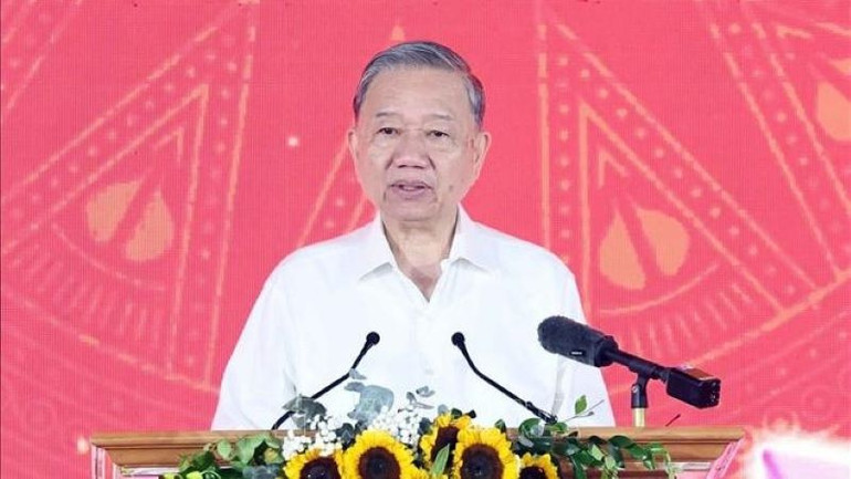 Tổng Bí thư Tô Lâm phát biểu tại Lễ khởi công Trường liên cấp Tiểu học, Trung học cơ sở xã Si Pa Phìn, tỉnh Điện Biên. (Ảnh: THỐNG NHẤT/TTXVN) tbttl-dienbien1.jpg