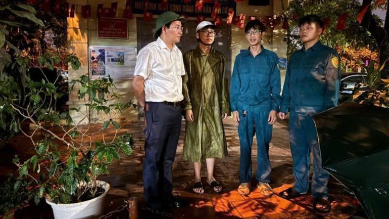 Tổ công tác trực tiếp của phường Giảng Võ tại khu chung cư di dời tạm thời. (Ảnh: CTV) phuonggv1.jpg