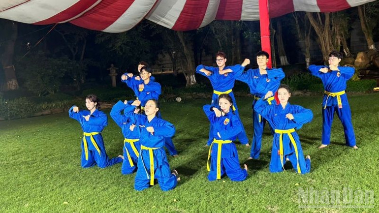 Tiết mục Vovinam được trình diễn tại sự kiện. (Ảnh: HNV) ndo_br_kn.jpg