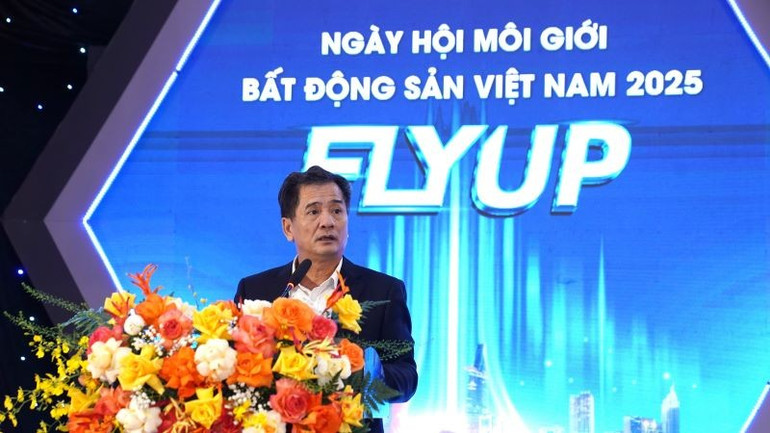 Tiến sĩ Nguyễn Văn Đính, Chủ tịch Hội môi giới Bất động sản Việt Nam. (Ảnh: HNV) tsdinh.jpg