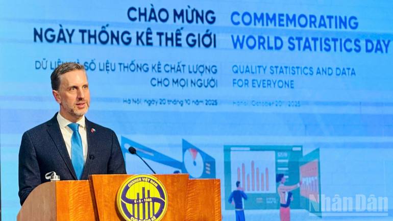 Ngài Matt Jackson, Đại diện Quỹ Dân số Liên hợp quốc tại Việt Nam (UNFPA), đại diện cho các cơ quan Liên hợp quốc. ndo_br_ngaytktg-ongmatt.jpg