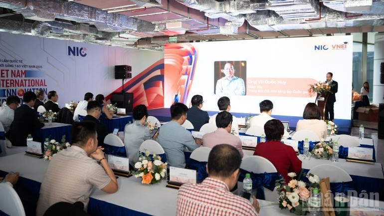 Diễn đàn thu hút đại diện Đại sứ quán, tổ chức quốc tế và cộng đồng khởi nghiệp trong nước tham dự. (Ảnh: HNV) ndo_br_dien-dan2.jpg