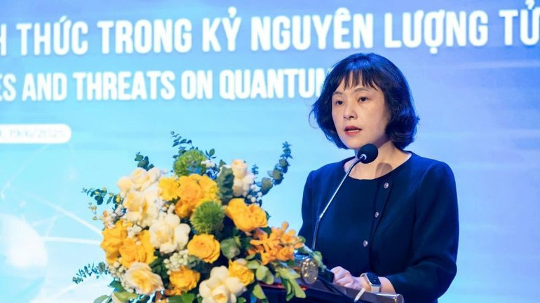 베트남 블록체인 인재 발굴 경진대회 2025 심사위원으로 참여한 토티투흐엉(To Thi Thu Huong) 국가전자인증센터 소장(사진: PV) bahuong-thi1.jpg