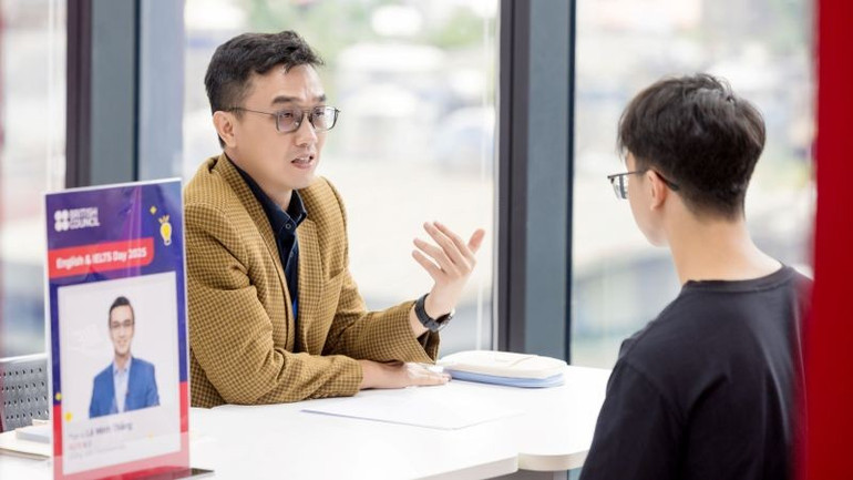 Học sinh tham gia tư vấn 1-1 cùng chuyên gia và cựu du học sinh để nhận những lời khuyên cá nhân hóa. picture6.jpg
