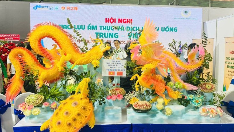 Trình diễn và trưng bày ẩm thực đặc sắc Việt Nam-Trung Quốc tại sự kiện. (Ảnh: PV) amthucvt3.jpg