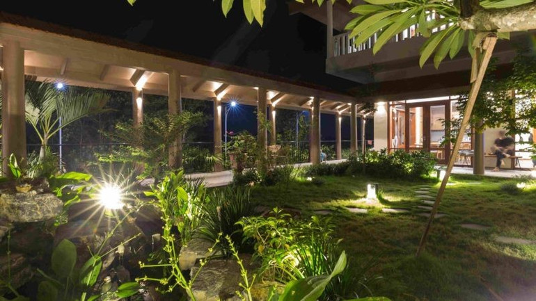 Thiết kế Việt xen kẽ trong thiết kế hiện đại được ưa chuộng trong các khu nghỉ dưỡng ở Việt Nam. (Ảnh: PV) bdsnghiduong.jpg