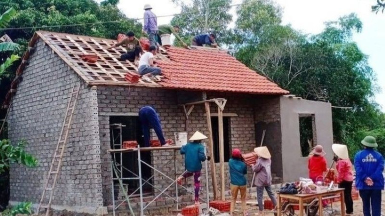 Tính đến hết ngày 8/7/2025, cả nước đã hỗ trợ xóa nhà tạm, nhà dột nát được hơn 264 nghìn căn. (Ảnh: MAI HOA, BÁO NHÂN DÂN) nhatam725.jpg