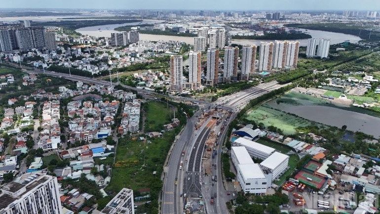 Thông xe hầm chui tại nút giao An Phú ở cửa ngõ phía đông Thành phố Hồ Chí Minh. (Ảnh: THẾ ANH) tphcm.jpg