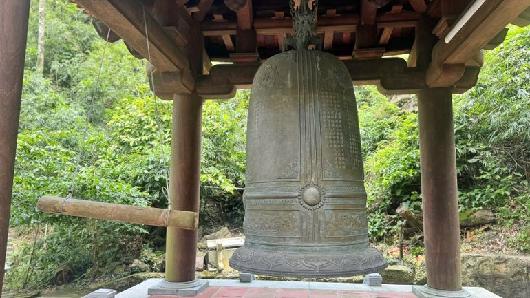 Đại hồng chung tại chùa Thượng, khu Ngọa Vân Am. thapchuongnv.jpg