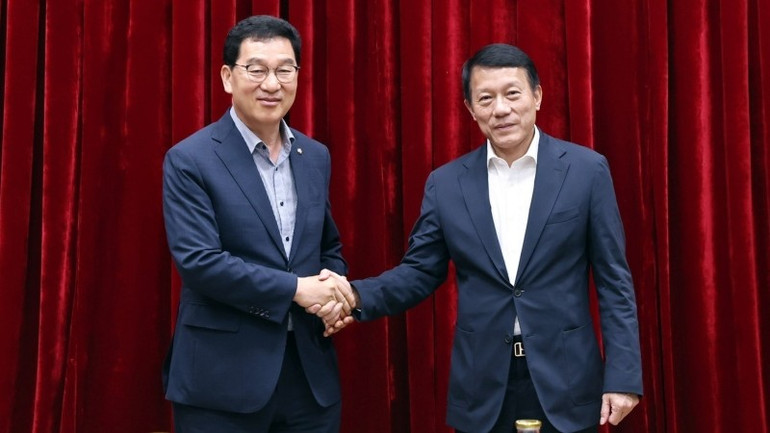 Đại tướng Lương Tam Quang, Bộ trưởng Công an Việt Nam tiếp Chủ nhiệm Ủy ban Hành chính công và An toàn của Quốc hội Hàn Quốc Shin Jung Hoon. (Ảnh: Phạm Kiên/TTXVN) vna-potal-bo-truong-cong-an-tiep-chu-nhiem-uy-ban-hanh-chinh-cong-va-an-toan-cua-quoc-hoi-han-quoc-8221336.jpg