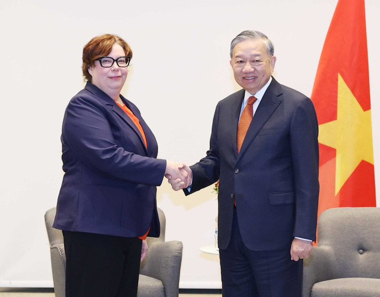 Tổng Bí thư Tô Lâm tiếp Chủ tịch Đảng Cộng sản Phần Lan Tiina Sandberg. (Ảnh: Thống Nhất/TTXVN) vna-potal-tong-bi-thu-to-lam-tiep-chu-tich-dang-cong-san-phan-lan-8354661.jpg