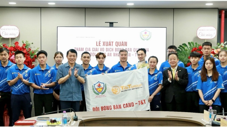 Câu chuyện bầu Hiển-Lê Đình Đức đã trở thành nguồn cảm hứng mạnh mẽ cho cộng đồng. ledinhduc-2.jpg