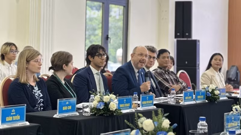 Các đại biểu chia sẻ về những điểm mới trong sự kiện về nhiếp ảnh của Hà Nội năm 2025.