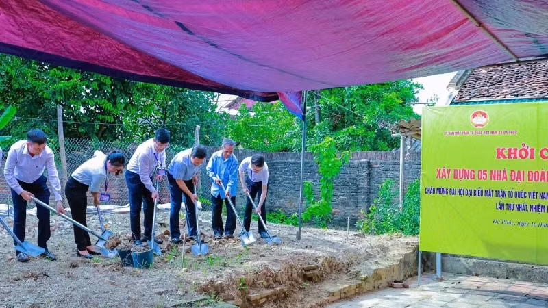 Khởi công xây dựng nhà Đại đoàn kết tại xã Đa Phúc (Hà Nội).