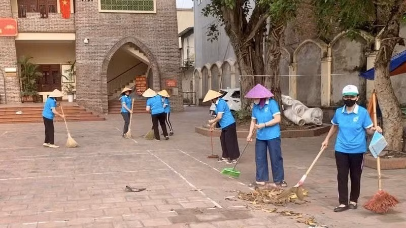 Gìn giữ cảnh quan môi trường sạch, đẹp đã trở thành nền nếp trong cuộc sống của người dân Gia Lâm.