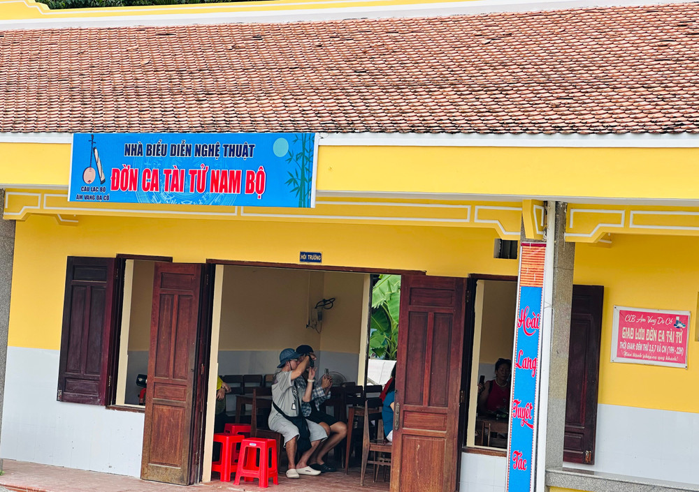 Điểm biểu diễn nghệ thuật Đờn ca tài tử Nam Bộ. (Ảnh: TRỌNG DUY) img-2548.jpg