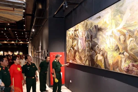 Triển lãm "Những ngày tháng lịch sử" đã tái hiện những năm tháng kháng chiến giành độc lập, tự do, thống nhất đất nước, xây dựng và bảo vệ Tổ quốc trong 80 năm qua.