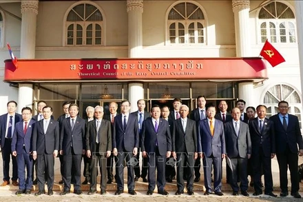 Đại biểu hai nước Việt Nam-Lào tham dự Hội đàm. (Ảnh: Xuân Tú/TTXVN)