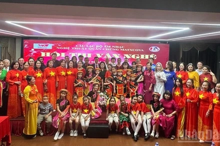 Các thí sinh tham dự Hội thi văn nghệ quần chúng Moskva.