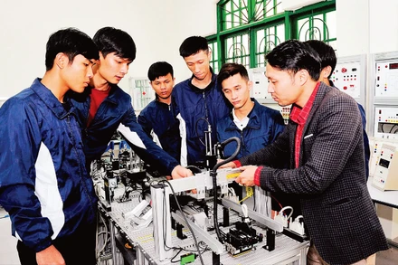 Giờ thực hành của học viên Trường cao đẳng Đà Lạt, tỉnh Lâm Đồng. (Ảnh: TUỆ NGHI)