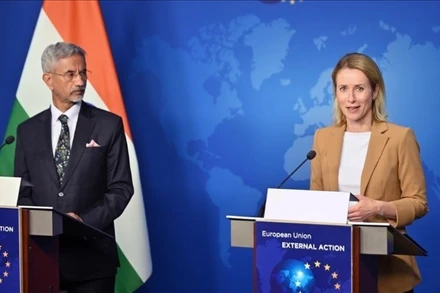 Đại diện Ấn Độ và EU họp báo tại Brussels (Bỉ).