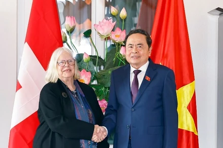 Chủ tịch Quốc hội Trần Thanh Mẫn tiếp bà Anjuska Marija Weil, Chủ tịch Hội hữu nghị Thụy Sĩ-Việt Nam. (Ảnh: Doãn Tấn/TTXVN) 