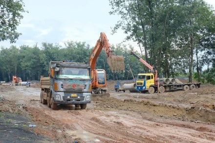 Thi công khu tái định cư cho dự án đường cao tốc Gia Nghĩa-Chơn Thành.