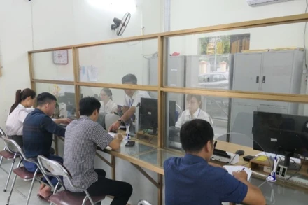 Hoạt động tại Trung tâm phục vụ hành chính công xã Ngọc Đường, tỉnh Tuyên Quang diễn ra liên tục, thông suốt.