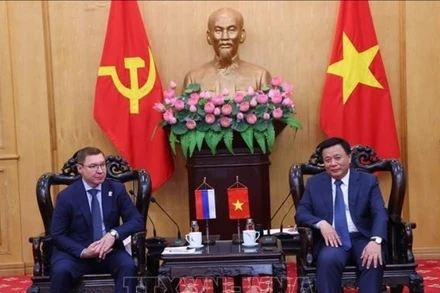 Đồng chí Nguyễn Xuân Thắng tiếp ông Yakushev Vladimir Vladimirovich thăm và làm việc tại Học viện Chính trị quốc gia Hồ Chí Minh.