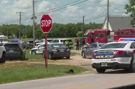 Xe cảnh sát bên ngoài hiện trường vụ nổ súng. (Ảnh: Fox News)