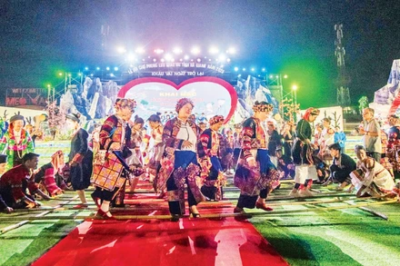 Không khí giàu bản sắc tại lễ hội chợ Phong lưu Khâu Vai năm 2025. (Ảnh TRẦN CAO BẢO LONG).