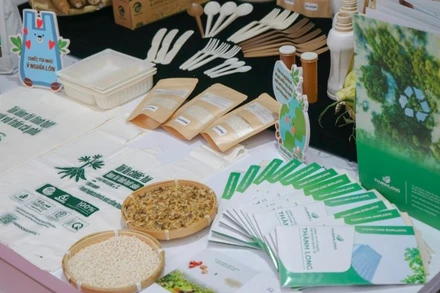 Những sản phẩm có bao bì làm từ phụ phẩm nông nghiệp như vỏ cà-phê, tinh bột sắn, ngô.