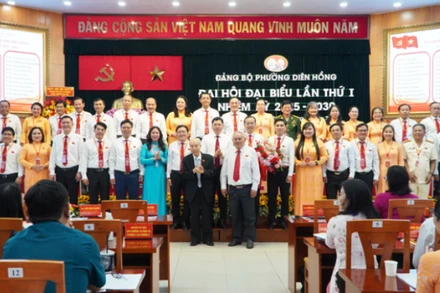 Đảng bộ phường Diên Hồng đã tổ chức thành công Đại hội đại biểu lần thứ I và đề ra nhiều mục tiêu, chương trình, giải pháp cho nhiệm kỳ mới, trong đó chuyển đổi số là một trong những chương trình mang tính đột phá. 