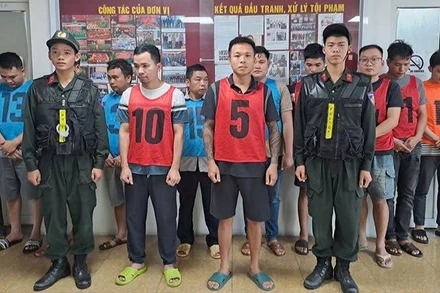 Triệt phá đường dây chế tạo, tàng trữ, mua bán trái phép vũ khí quân dụng do Ngô Quang Vỹ cầm đầu.