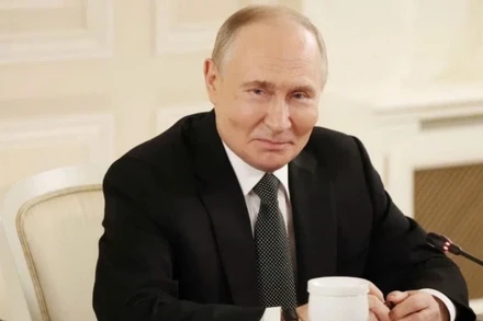 Tổng thống Liên bang Nga Vladimir Putin tại cuộc gặp với Trưởng Đoàn đại biểu các Hãng thông tấn OANA và đại diện cơ quan truyền thông lớn trên thế giới. (Ảnh: TTXVN)