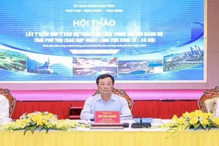 Chủ tịch Ủy ban nhân dân ba tỉnh Phú Thọ, Vĩnh Phúc và Hòa Bình chủ trì hội thảo.