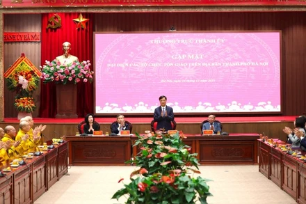 Bí thư Thành ủy Hà Nội Nguyễn Duy Ngọc và các đồng chí Thường trực Thành ủy chủ trì buổi gặp mặt. (Ảnh: Viết Thành/Báo Hà Nội mới)