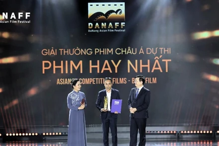 Tiến sĩ Ngô Phương Lan tại lễ trao giải Liên hoan phim châu Á-Đà Nẵng năm 2025.