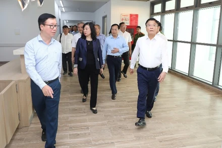 Phó Thủ tướng Chính phủ Lê Thành Long cùng đoàn công tác kiểm tra thực tế thi công các hạng mục xây lắp Dự án cơ sở 2 của Bệnh viện Bạch Mai và Việt Đức.