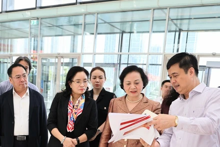 Phó Thủ tướng Phạm Thị Thanh Trà kiểm tra công tác chuẩn bị Đại hội Thi đua yêu nước toàn quốc lần thứ XI. (Ảnh: VGP/Thu Giang)