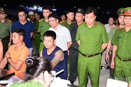 Đại tá Bùi Trung Thành, Phó Giám đốc Công an thành phố Hải Phòng trực tiếp kiểm tra tại một số địa bàn trọng điểm.