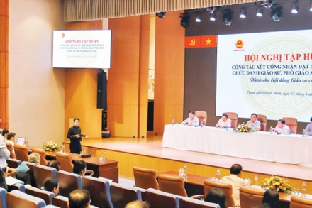 Một buổi tập huấn của Văn phòng Hội đồng Giáo sư Nhà nước.