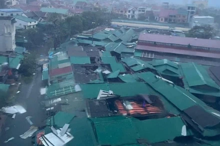 Khu vực chợ Hưng Dũng có nhiều ki-ốt tốc mái.