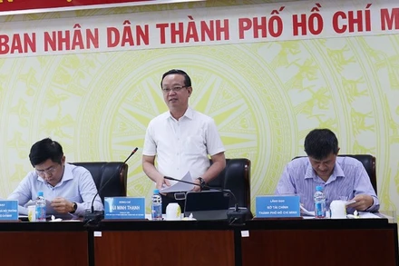 Phó Chủ tịch Ủy ban nhân dân Thành phố Hồ Chí Minh Bùi Minh Thạnh phát biểu tại cuộc họp.