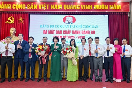Ban Chấp hành Đảng bộ cơ quan Tạp chí Cộng sản 2025-2030 ra mắt Đại hội. (Ảnh THỦY NGUYÊN)