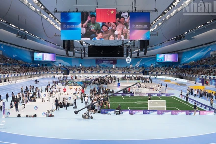 Toàn cảnh ngày thi đấu thứ hai Đại hội thể thao robot hình người thế giới 2025.